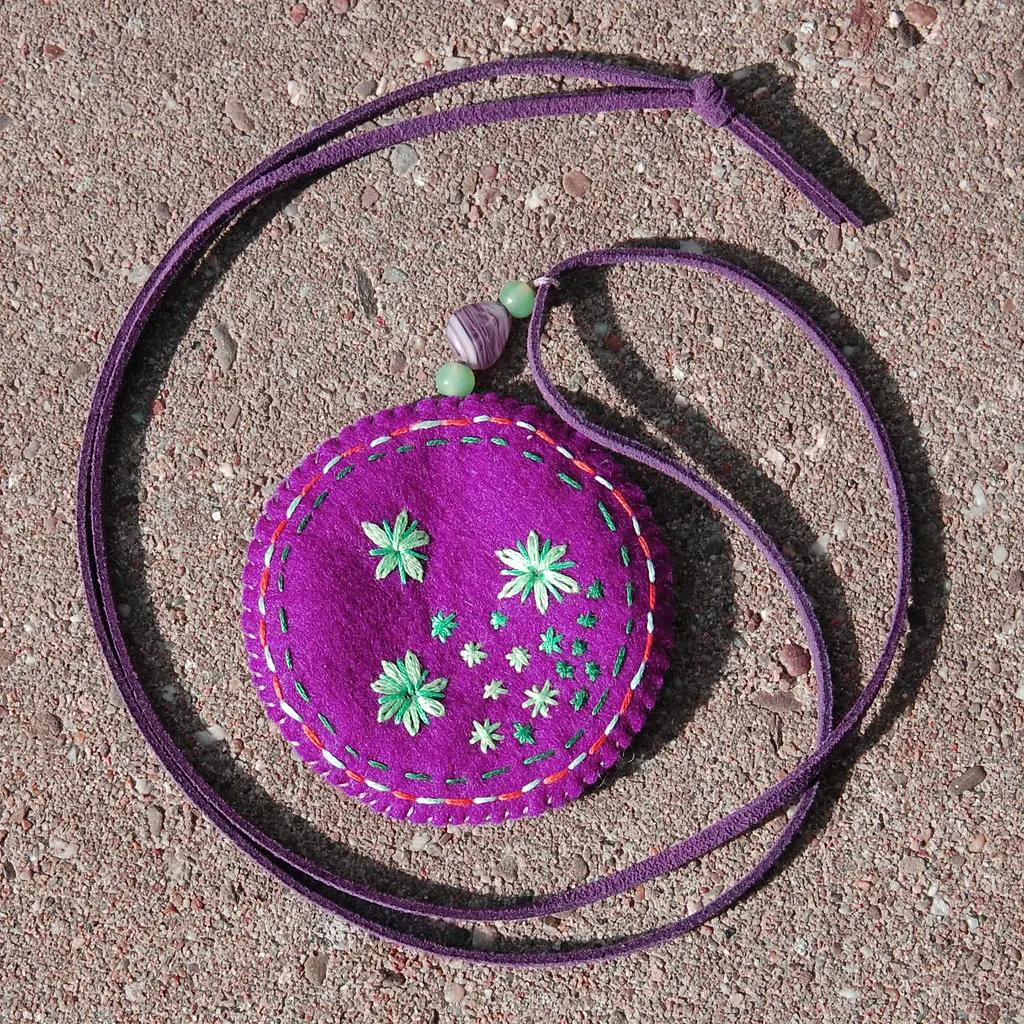 Felt pendant necklace 'Plum' (front) | Felt embroidered pend… | Flickr