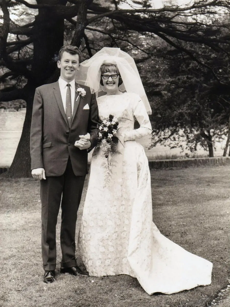 60 Adorable Real Vintage Wedding Photos From The '60s